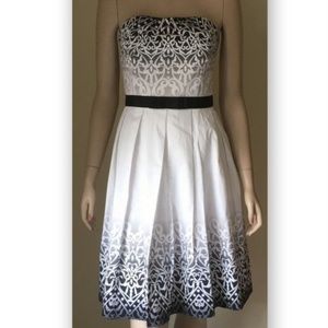 WHITE HOUSE BLACK MARKET Strap Strapless Aline 10